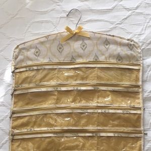 💕 Ikat Print Hanging Jewelry Hanger